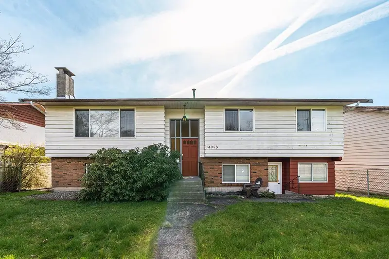 14058 72 AVENUE - photo 2 of 20