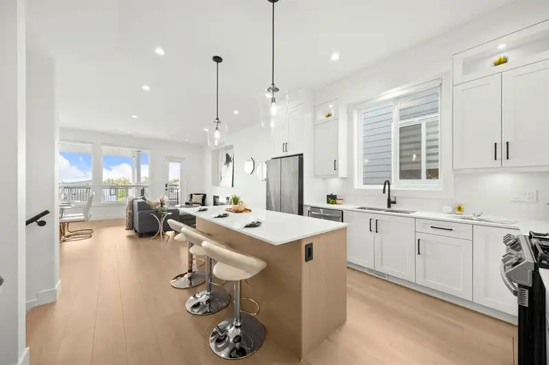 16722 16 AVENUE - photo 3 of 29
