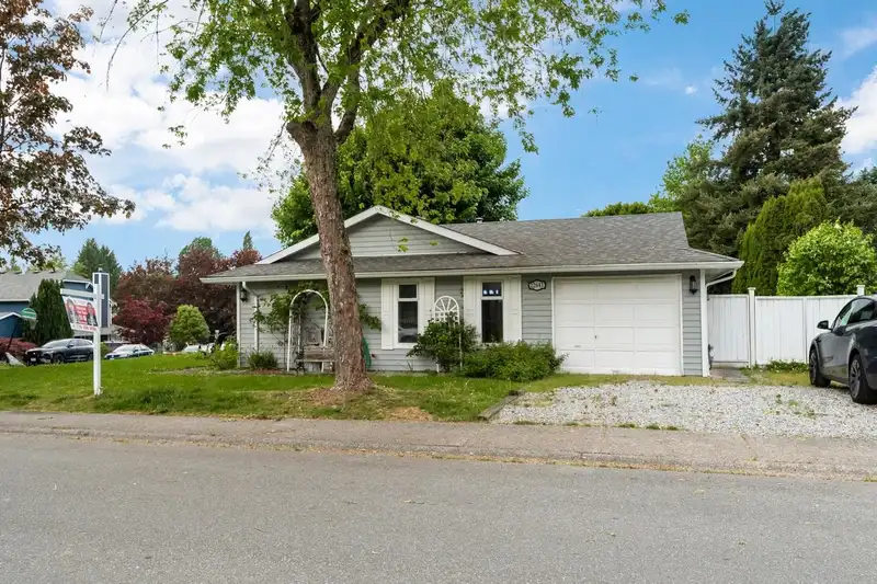 22641 KENDRICK LOOP - photo 3 of 25
