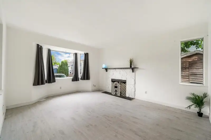 22641 KENDRICK LOOP - photo 4 of 25