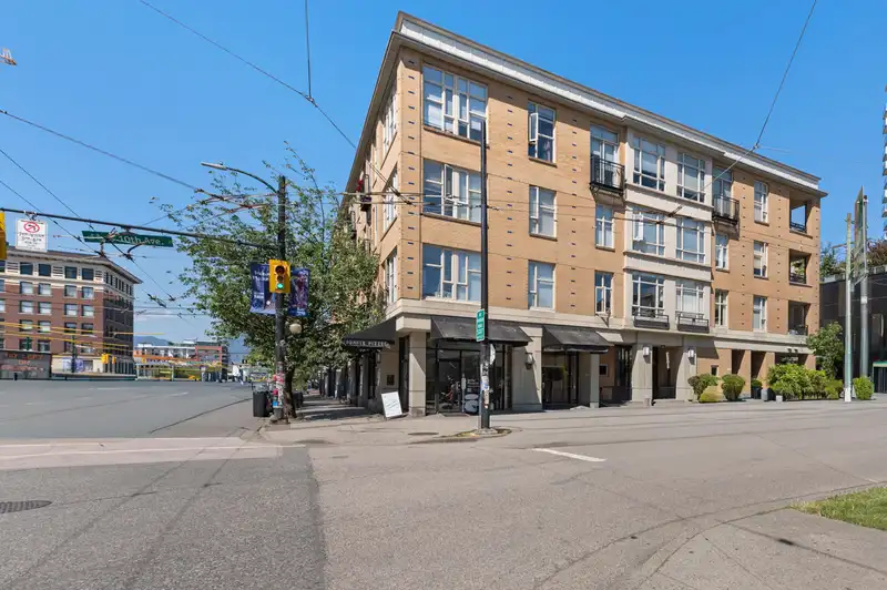 308 205 E 10TH AVENUE - photo 3 of 24