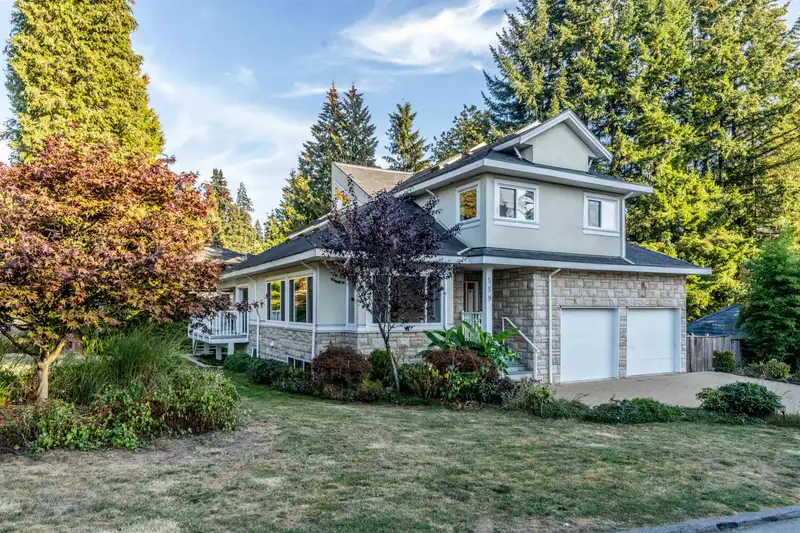 559 BOSWORTH STREET - photo 1 of 30