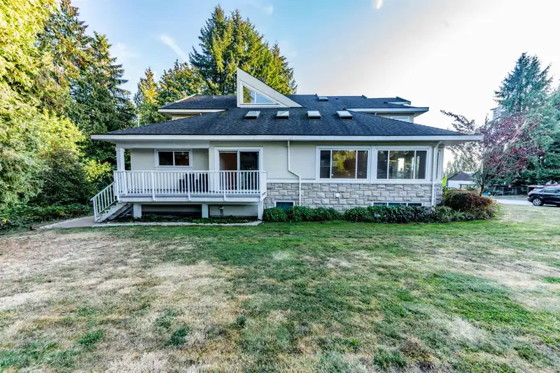 559 BOSWORTH STREET - photo 4 of 30