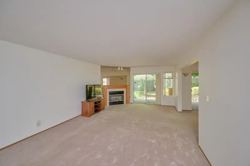 105 7156 121 STREET - photo 4 of 26
