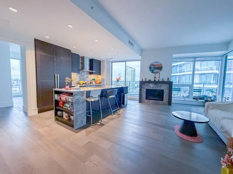 1503 1500 MARTIN STREET - photo 1 of 9