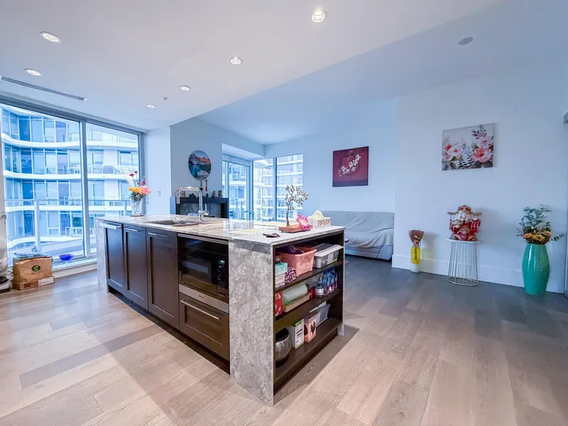 1503 1500 MARTIN STREET - photo 2 of 9