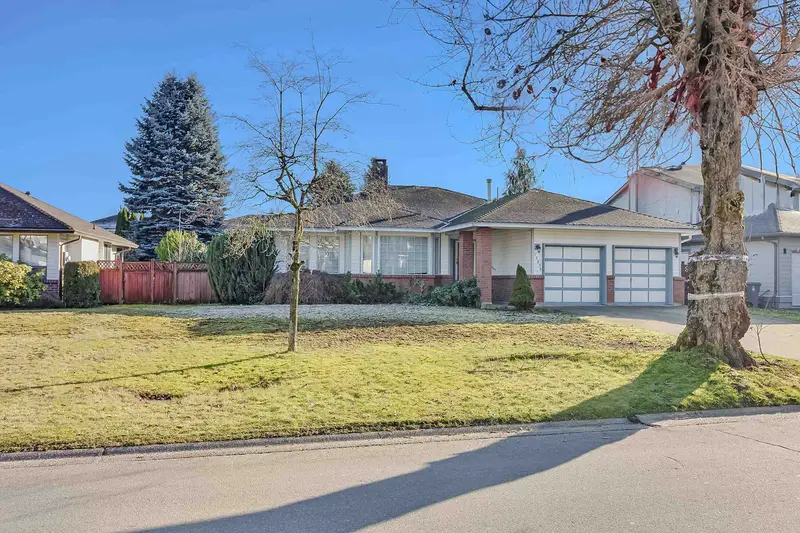 15436 94 AVENUE - photo 3 of 25