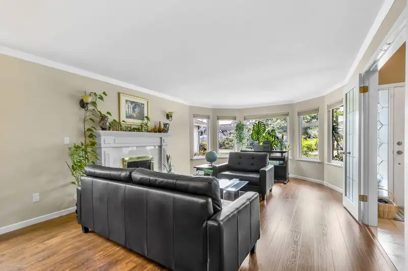 6227 CRESCENT PLACE - photo 4 of 38