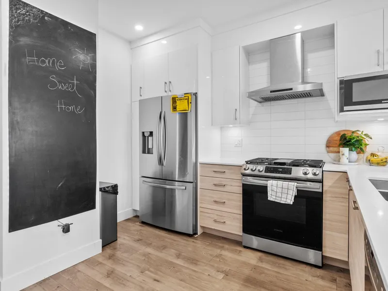 10 7177 194A STREET - photo 4 of 25