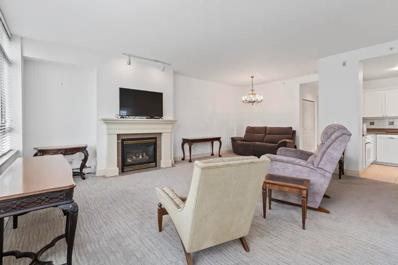 205 1896 MARINE DRIVE - photo 2 of 19