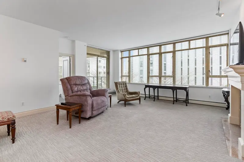 205 1896 MARINE DRIVE - photo 4 of 19