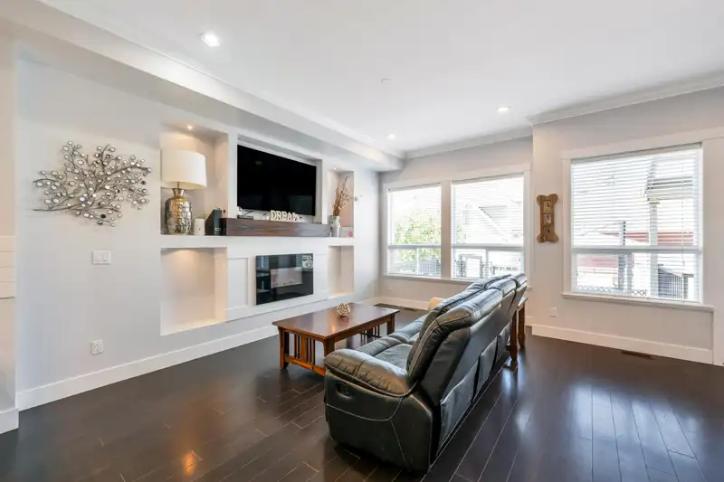 7337 192 STREET - photo 4 of 40