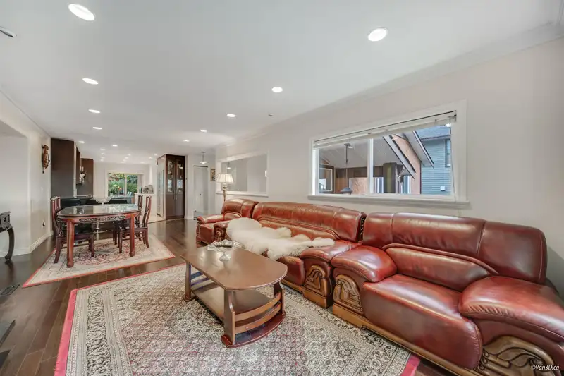 2639 WALTON AVENUE - photo 4 of 38
