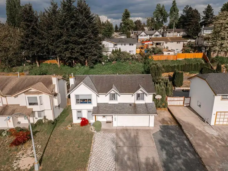 2664 MITCHELL STREET - photo 4 of 34