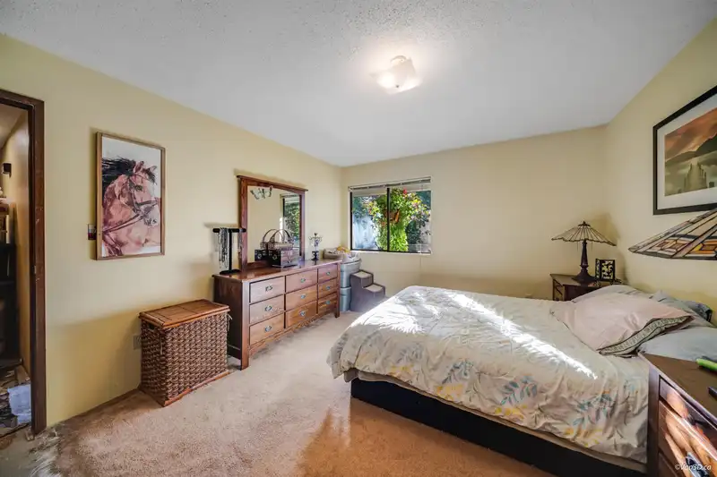 11666 KINGSBRIDGE DRIVE - photo 2 of 36
