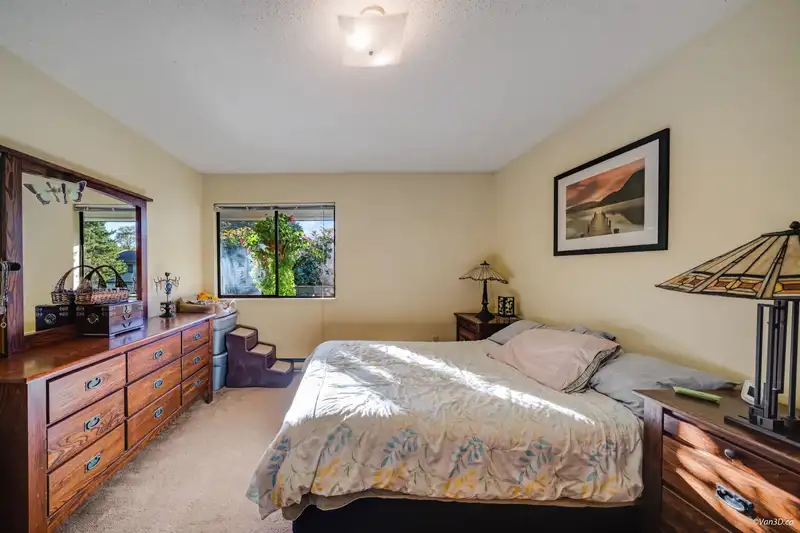 11666 KINGSBRIDGE DRIVE - photo 3 of 36