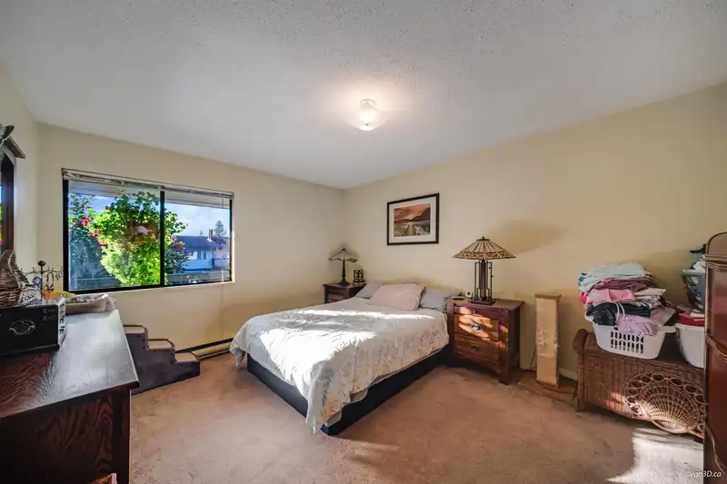 11666 KINGSBRIDGE DRIVE - photo 4 of 36