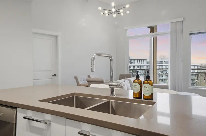 507 3263 PIERVIEW CRESCENT - photo 4 of 20