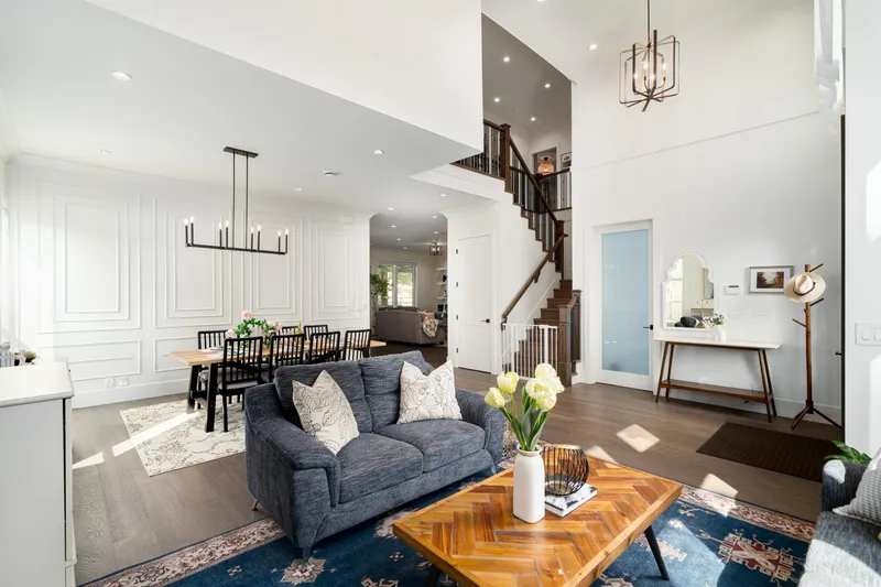 8631 ODLIN CRESCENT - photo 4 of 25