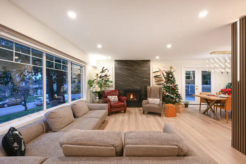 1409 WINDSOR CRESCENT - photo 1 of 25