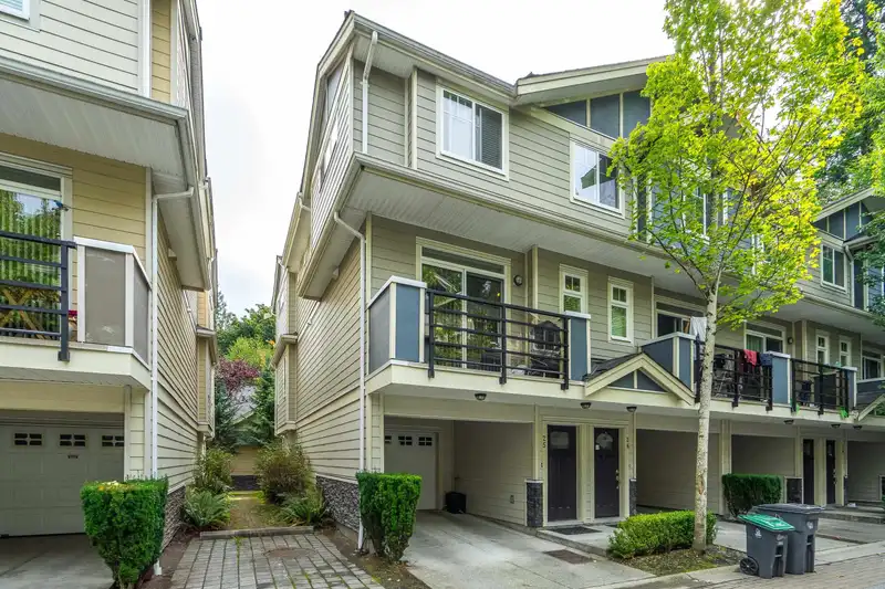 25 6383 140 STREET - photo 2 of 36