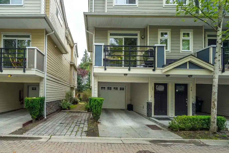 25 6383 140 STREET - photo 3 of 36