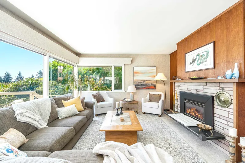 792 ANDERSON CRESCENT - photo 3 of 25