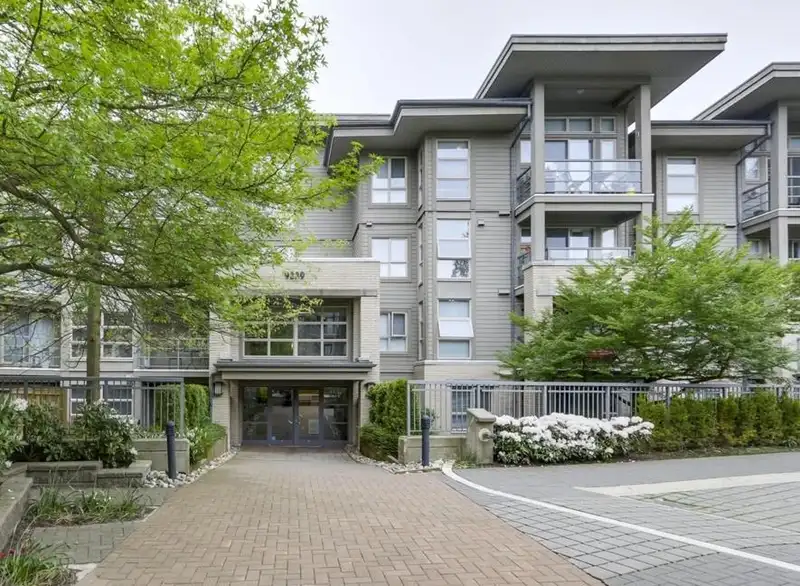 408 715 ROYAL AVENUE - photo 1 of 1