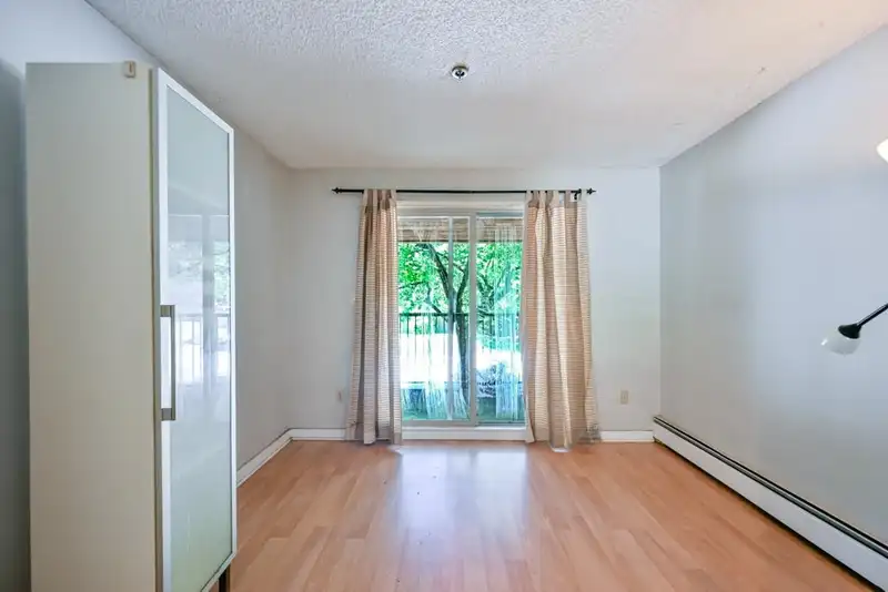 408 715 ROYAL AVENUE - photo 4 of 25