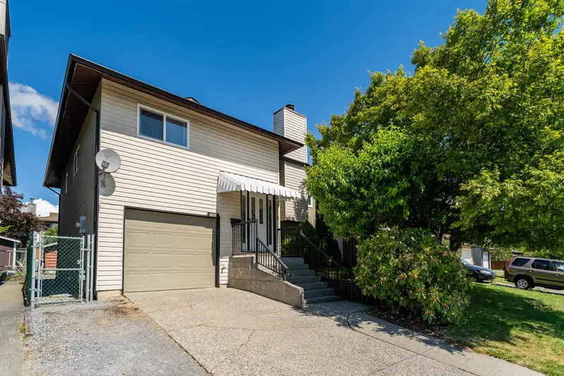 2253 WILLOUGHBY WAY - photo 1 of 40