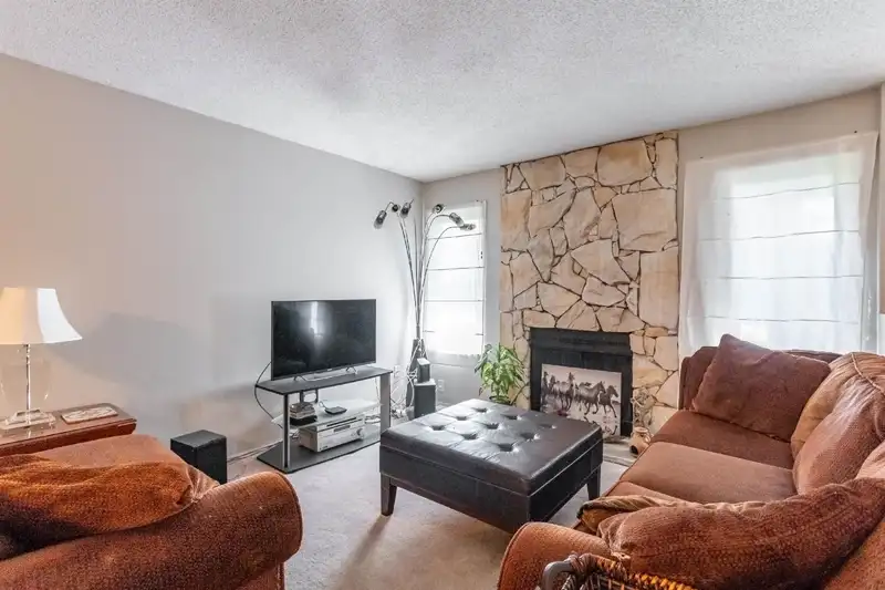 2253 WILLOUGHBY WAY - photo 3 of 40