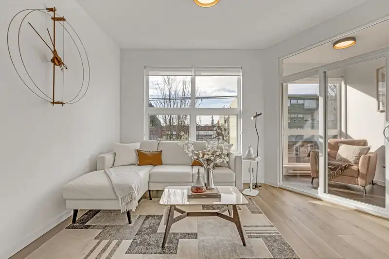 207 2239 KINGSWAY - photo 4 of 18
