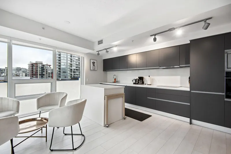 602 180 E 2ND AVENUE - photo 1 of 25