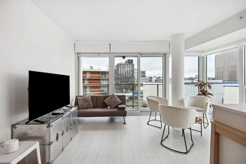 602 180 E 2ND AVENUE - photo 3 of 25