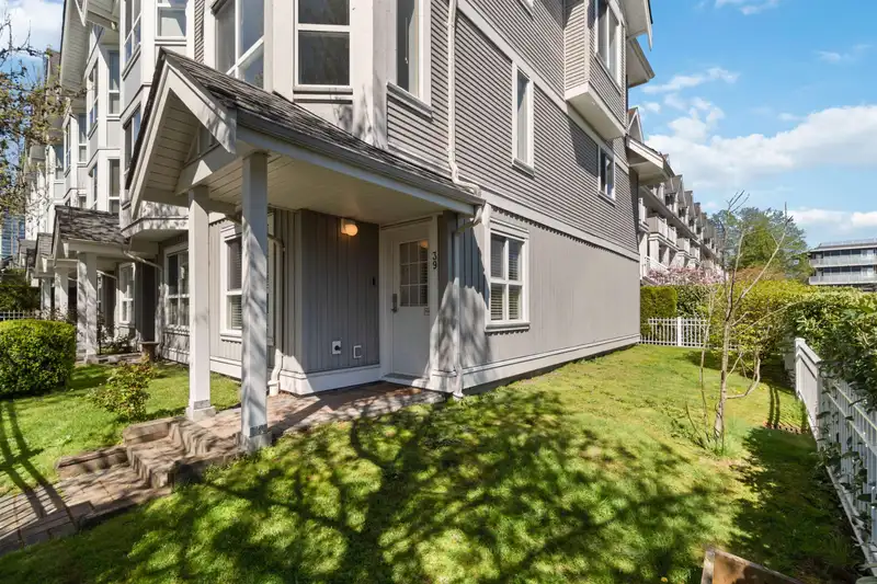 39 7370 STRIDE AVENUE - photo 3 of 38