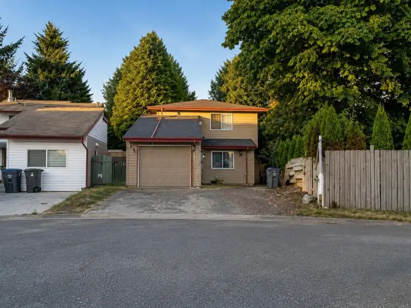 7366 128A STREET - photo 1 of 9