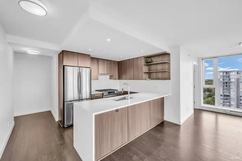 1802 8288 GRANVILLE AVENUE - photo 4 of 18