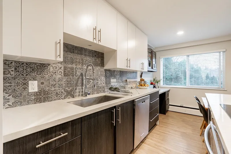 213 36 E 14TH AVENUE - photo 2 of 22