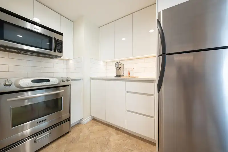 2204 183 KEEFER PLACE - photo 3 of 39