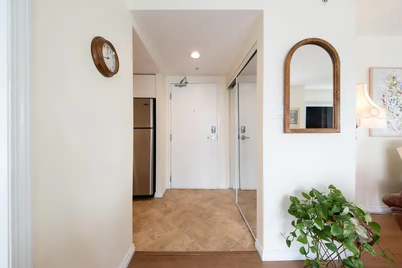 2204 183 KEEFER PLACE - photo 4 of 39
