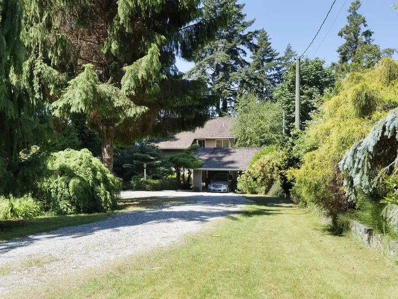 8579 REDROOFFS ROAD - photo 3 of 13