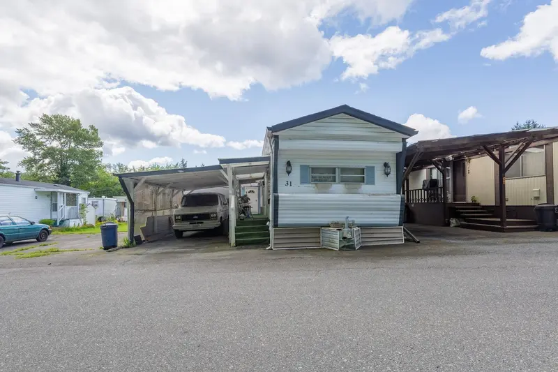 31 8266 KING GEORGE BOULEVARD - photo 2 of 20