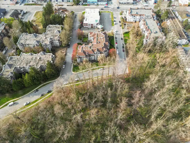 309 2620 JANE STREET - photo 3 of 34