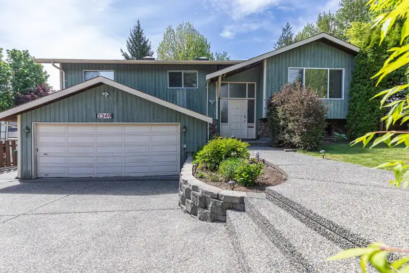 2349 MIRAUN CRESCENT - photo 1 of 39