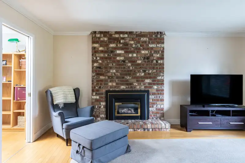 2349 MIRAUN CRESCENT - photo 2 of 39