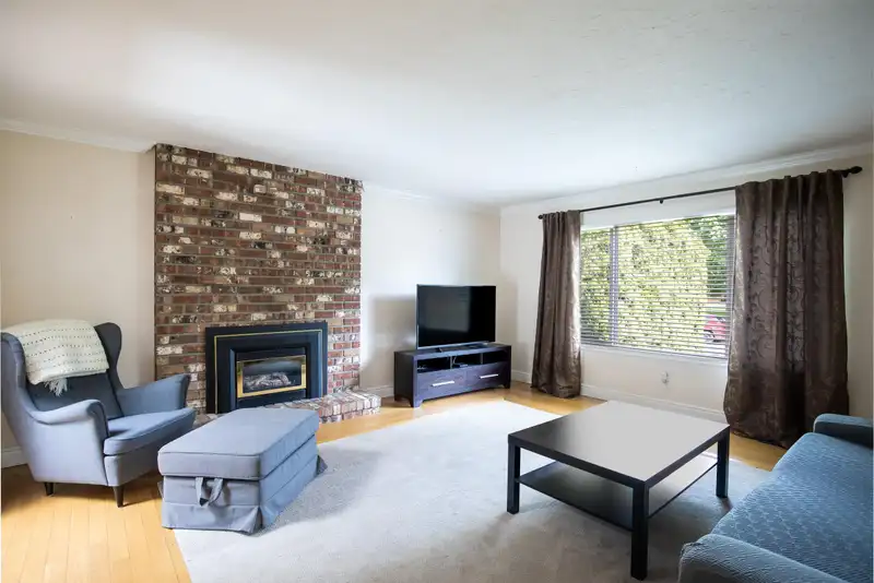 2349 MIRAUN CRESCENT - photo 3 of 39
