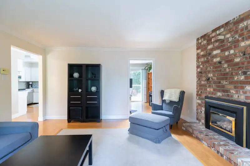 2349 MIRAUN CRESCENT - photo 4 of 39