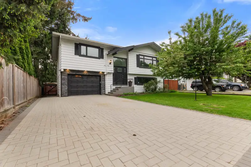 45282 SOUTH SUMAS ROAD - photo 1 of 33