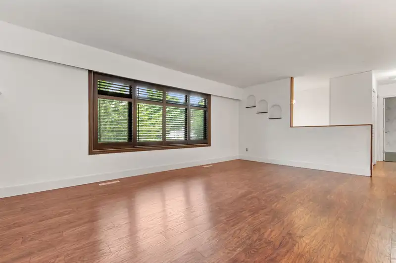 45282 SOUTH SUMAS ROAD - photo 3 of 33