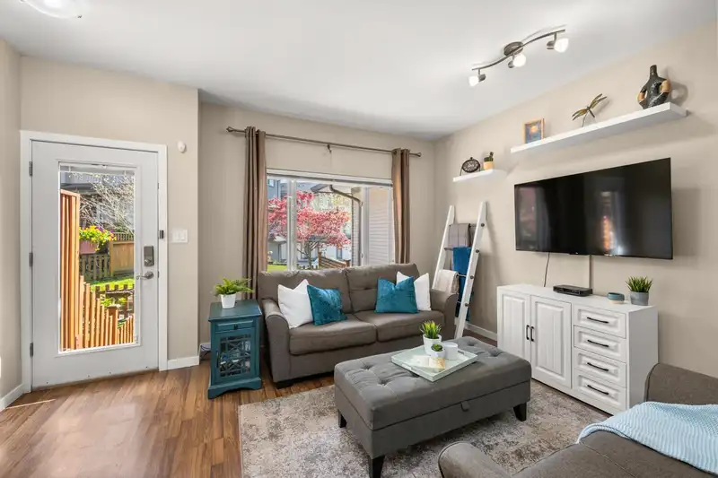 146 18701 66 AVENUE - photo 3 of 40
